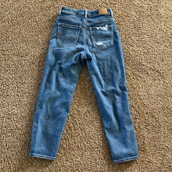 American eagle ripped mom jeans - Picture 2 of 4